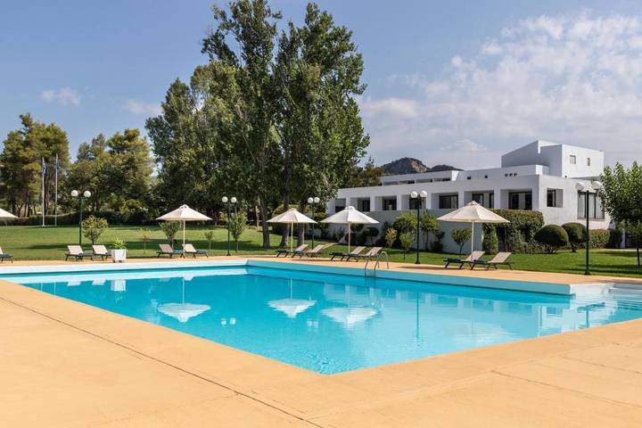 Hôtel pour 3 personnes, avec Terrasse et Jardin ainsi que Piscine et Vue