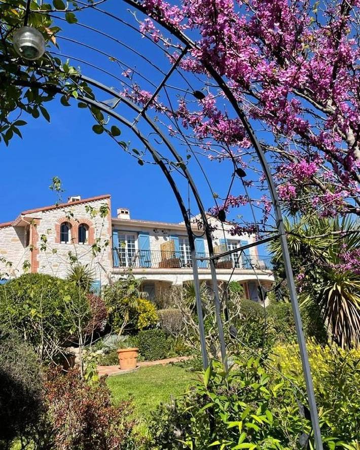 Location de vacances pour 2 personnes, avec terrasse ainsi que jardin et piscine à Villelongue-dels-Monts - 3