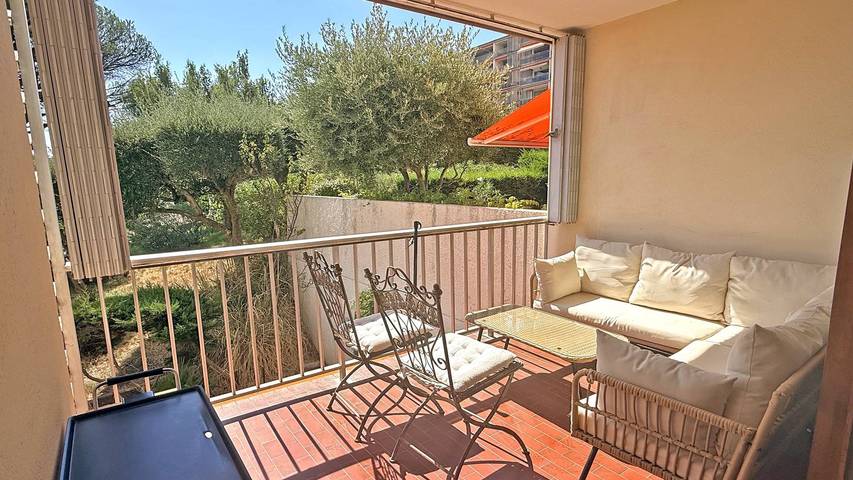 Appartement de vacances entier, Appartement T3 - 4/6 personnes - Piscine résidence - Climatisation - Wifi - Vue jardin - Sainte Maxime in Sainte-Maxime, Côte méditerranéenne (France)