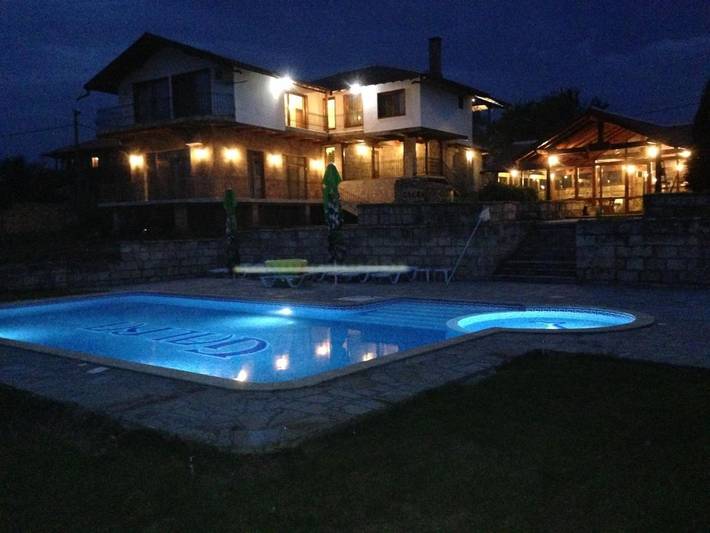 B&b per 16 persone, con Balcone e Terrazza nonché Giardino e Piscina per bambini in Bulgaria