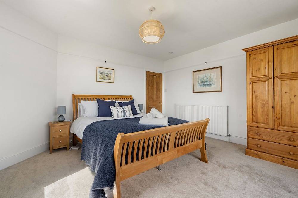 22 Treverbyn Road  - Spacious Home with amazing estuary views in Padstow, Cornwall