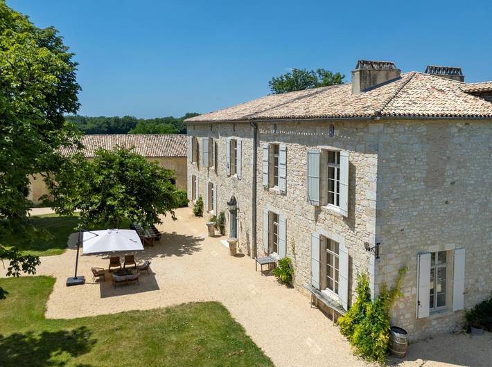 Villa pour 14 personnes, avec piscine ainsi que jardin et vue
