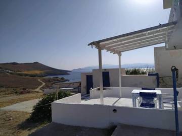 Location de vacances pour 4 personnes, avec terrasse et vue dans Píso Livádi