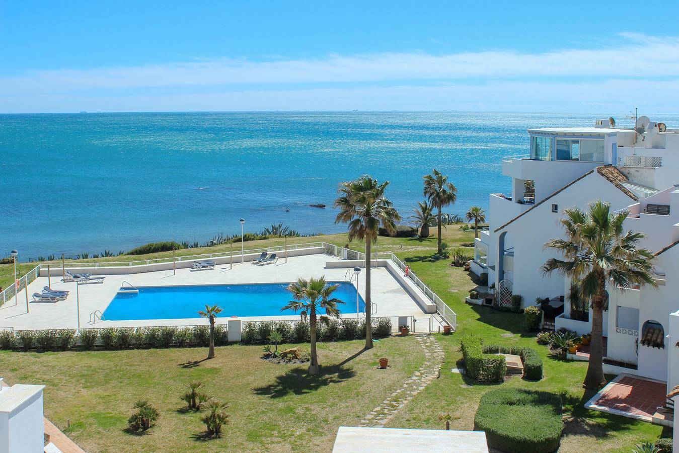 Apartamento entero, Ático frente al mar con vistas al mar, Bañera de hidromasaje, Barbacoa in Casares del Mar, Casares