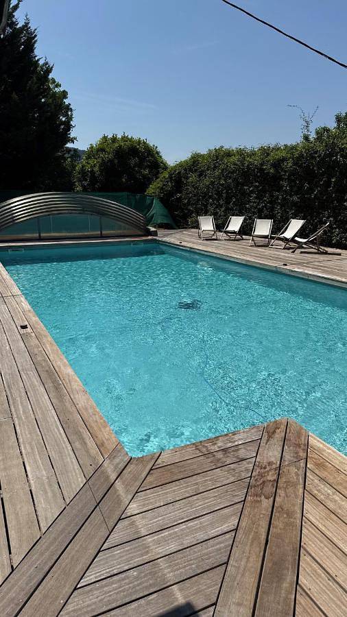 Maison d’hôte pour 30 personnes, avec jardin ainsi que piscine et jacuzzi