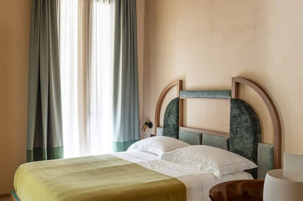 The Wheels Florence Bed&Breakfast: Bedroom Deluxe Cipria in Florence city center, Florence