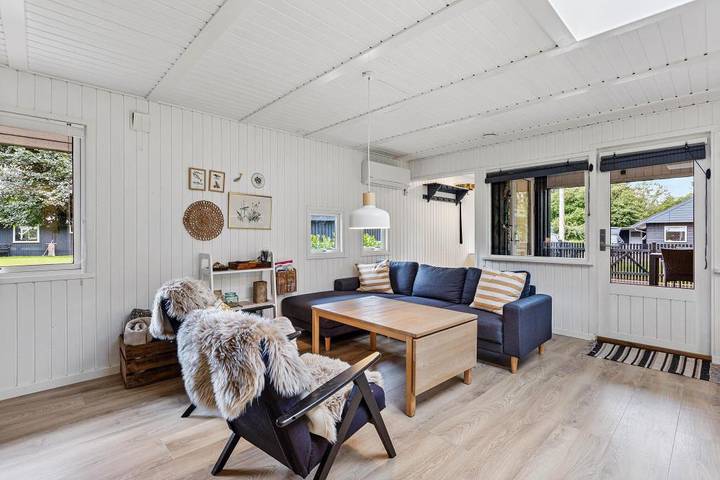 Einladendes Ferienhaus mit Kamin für 5 Personen in Bork Havn, Ringkøbing Fjord