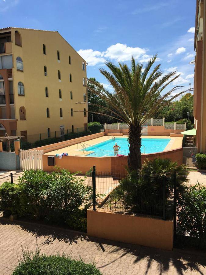 Appartement de vacances pour 4 personnes, avec terrasse ainsi que piscine et vue