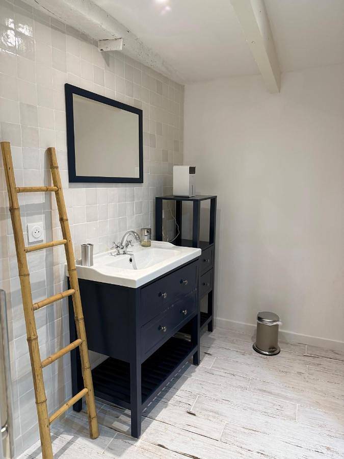 Appartement entier, Provençal Studio with Private Entrance in La Verdière, Région de Brignoles
