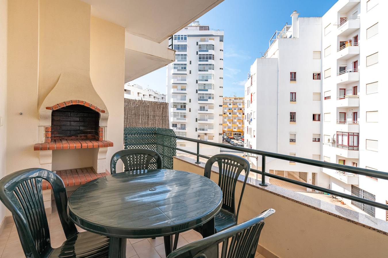 Entire apartment, Apartment 'My Dream' with Balcony, Wi-Fi and Air Conditioning in Armação de Pêra (costa), Faro District