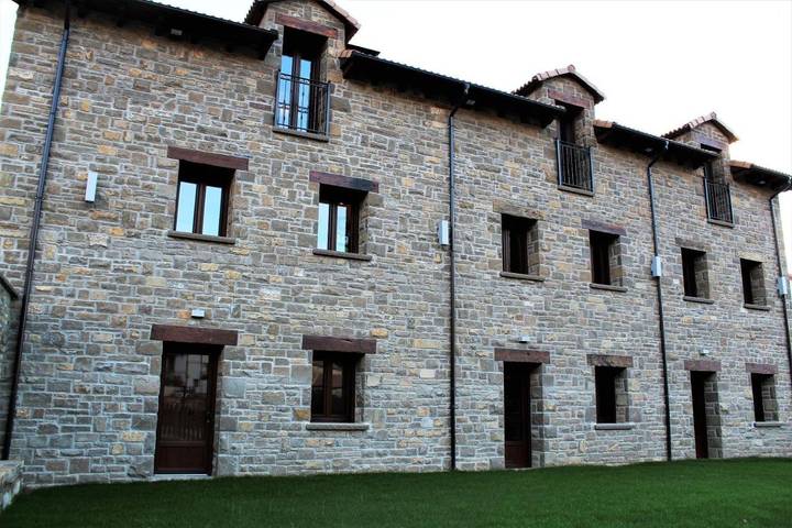 Casa rural para 17 personas, con Terraza además de Jardín y Vistas en Arguis