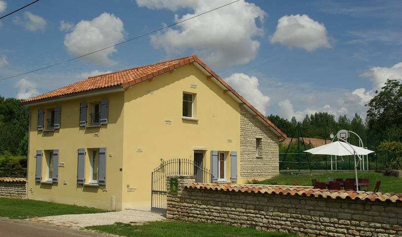 Gîte pour 8 personnes, avec jardin et terrasse, animaux acceptés