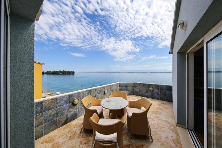 Ferienwohnung für 6 Personen, mit Balkon und Terrasse sowie Whirlpool und Garten