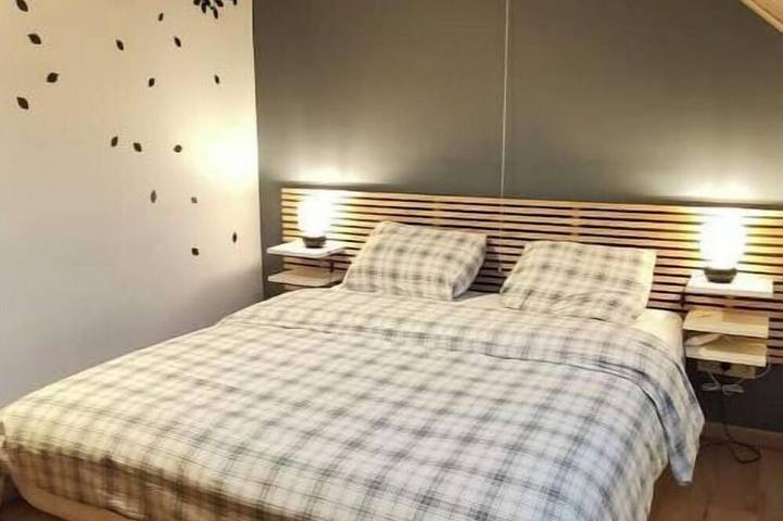 Gîte pour 4 personnes, avec Jacuzzi et Terrasse ainsi que Jardin et Piscine à Fosses-la-Ville - 2