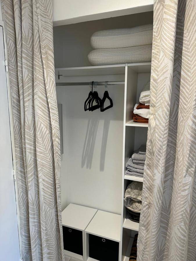 Appartement entier, One-Bedroom Apartment in Mandelieu-la-Napoule, Massif de l'Esterel