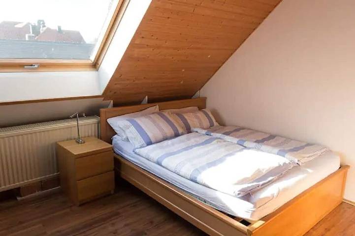 Ganze Wohnung, Dachgeschoss Apart. ca.35 qm mit Terrasse im Einfamilienhaus in Puchheim, Landkreis Fürstenfeldbruck