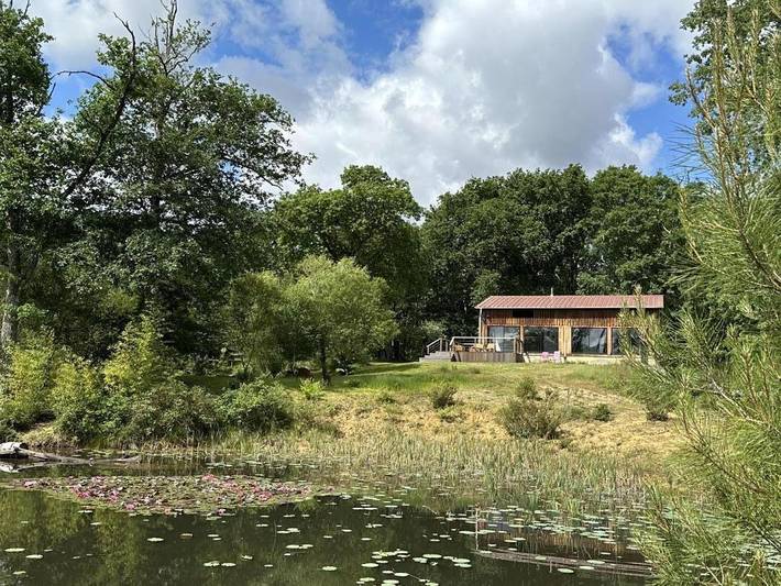 Gîte pour 6 personnes, avec jardin ainsi que piscine et terrasse