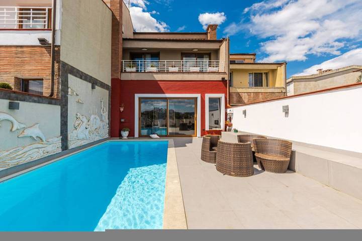 Villa mit pool für 8 Personen, mit Garten und Pool sowie Balkon, kinderfreundlich in Albanien