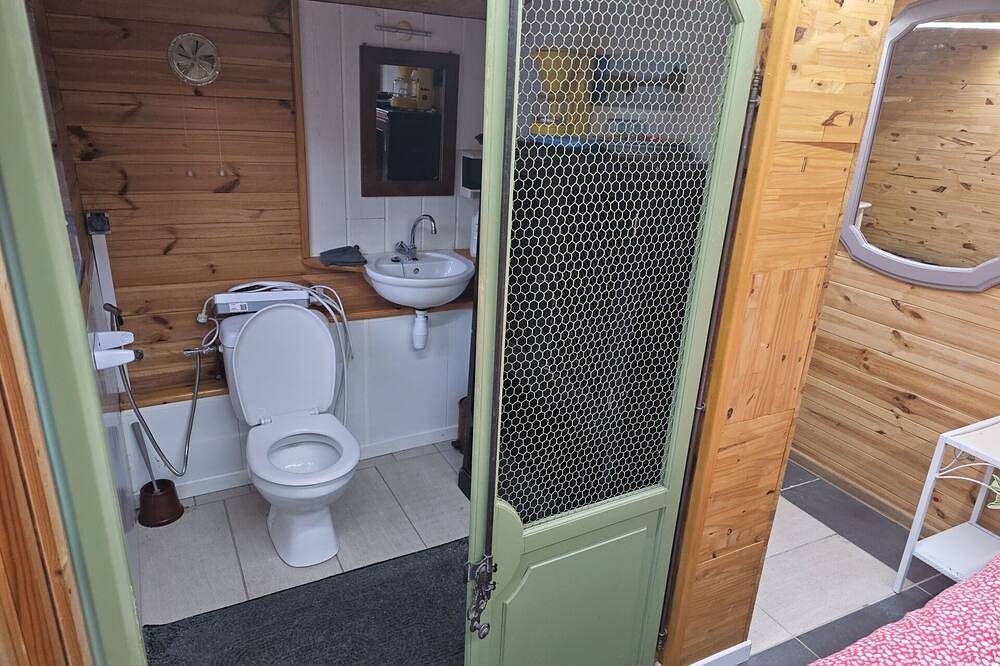 A cozy, quiet, and relaxing chalet in Roquefort-les-Pins, Mittelmeerküste (Frankreich)