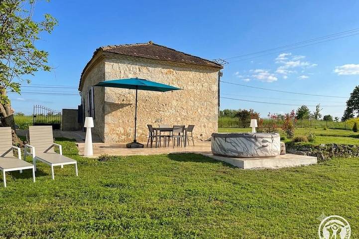 Gîte pour 2 personnes, avec jardin et jacuzzi
