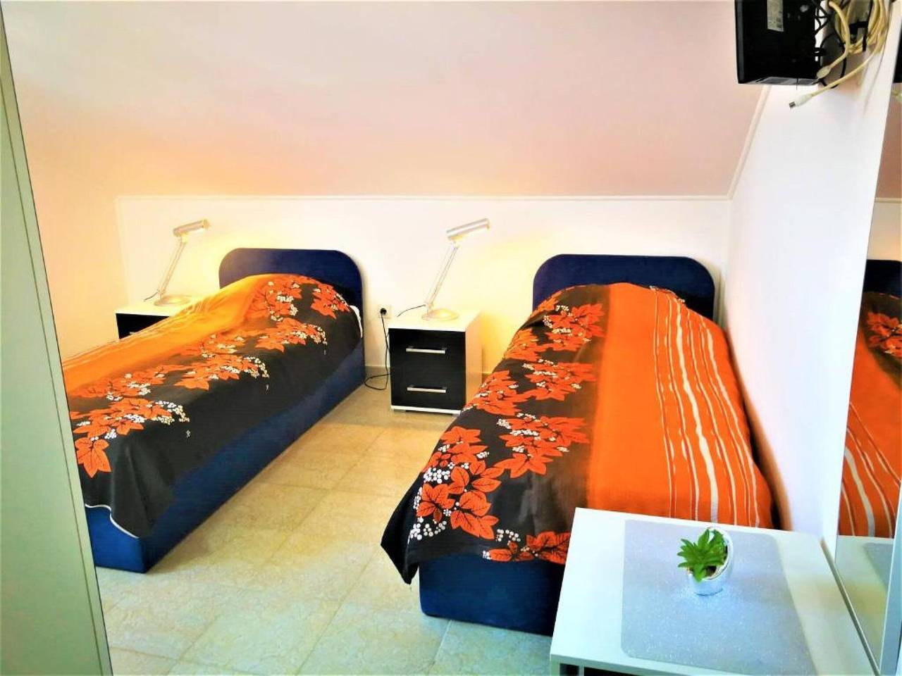 Ganze Wohnung, Apartments Milic - Twin Room 1 in Donji Karin, Zadar