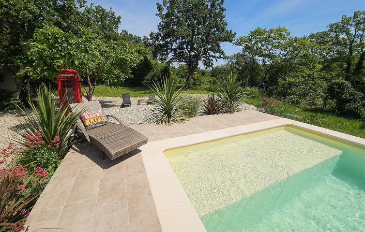 Appartement de luxe avec piscine, jardin et climatisation à 700m du centre ville in Barjac, Région d'Alès