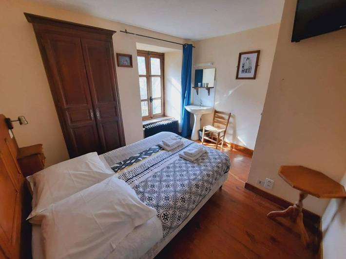 Hôtel pour 3 personnes, avec terrasse, animaux acceptés dans Ferrières-Saint-Mary - 3