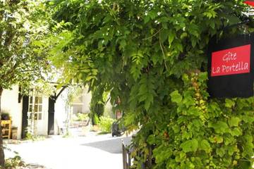 Gîte pour 14 personnes, avec jardin et vue, adapté aux familles à Corbelin (Isère)