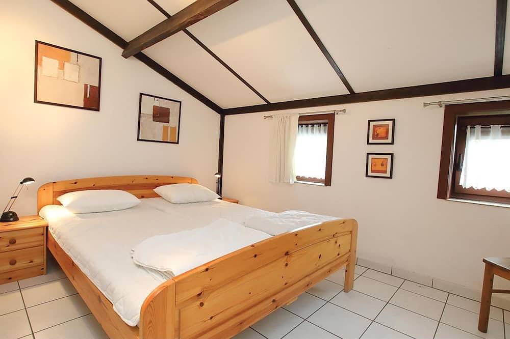Pet friendly home in Bredene with swimming pool in Bredene, Côte belge
