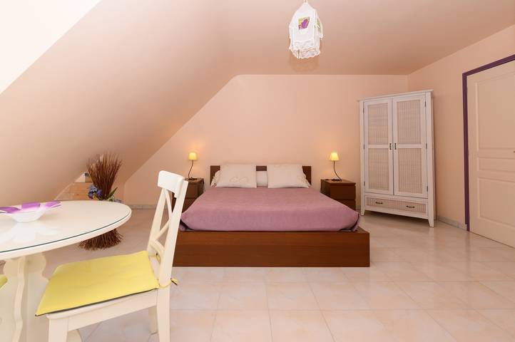 Gästezimmer „Bleùenn er Wern“ mit gemeinsamer Terrasse, Garten und Wlan in Locoal-Mendon, Côte des Mégalithes