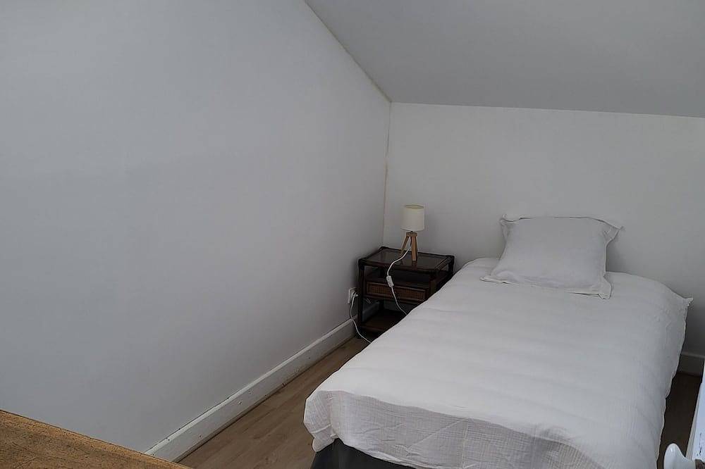 Attic suite with unobstructed view - Thiers center, near train station in Thiers, Región de Thiers