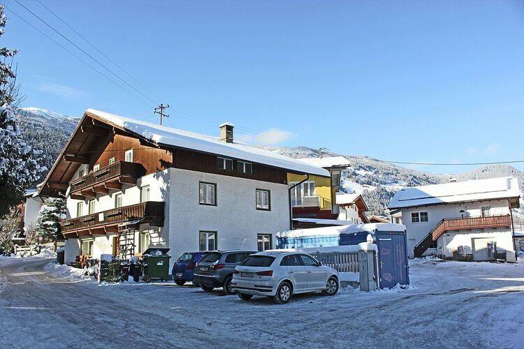 Chalet in Fügen bei Spieljochbahn in Tuxer Alpen, Fügen