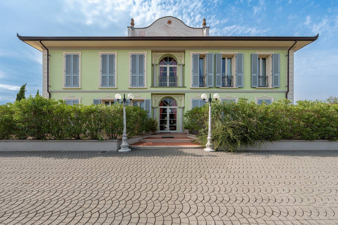 Entire apartment, Apartment 'La Palazzina Della Meridiana' with Shared Pool, Wi-Fi and Air Conditioning in Altopascio, Lucca Province
