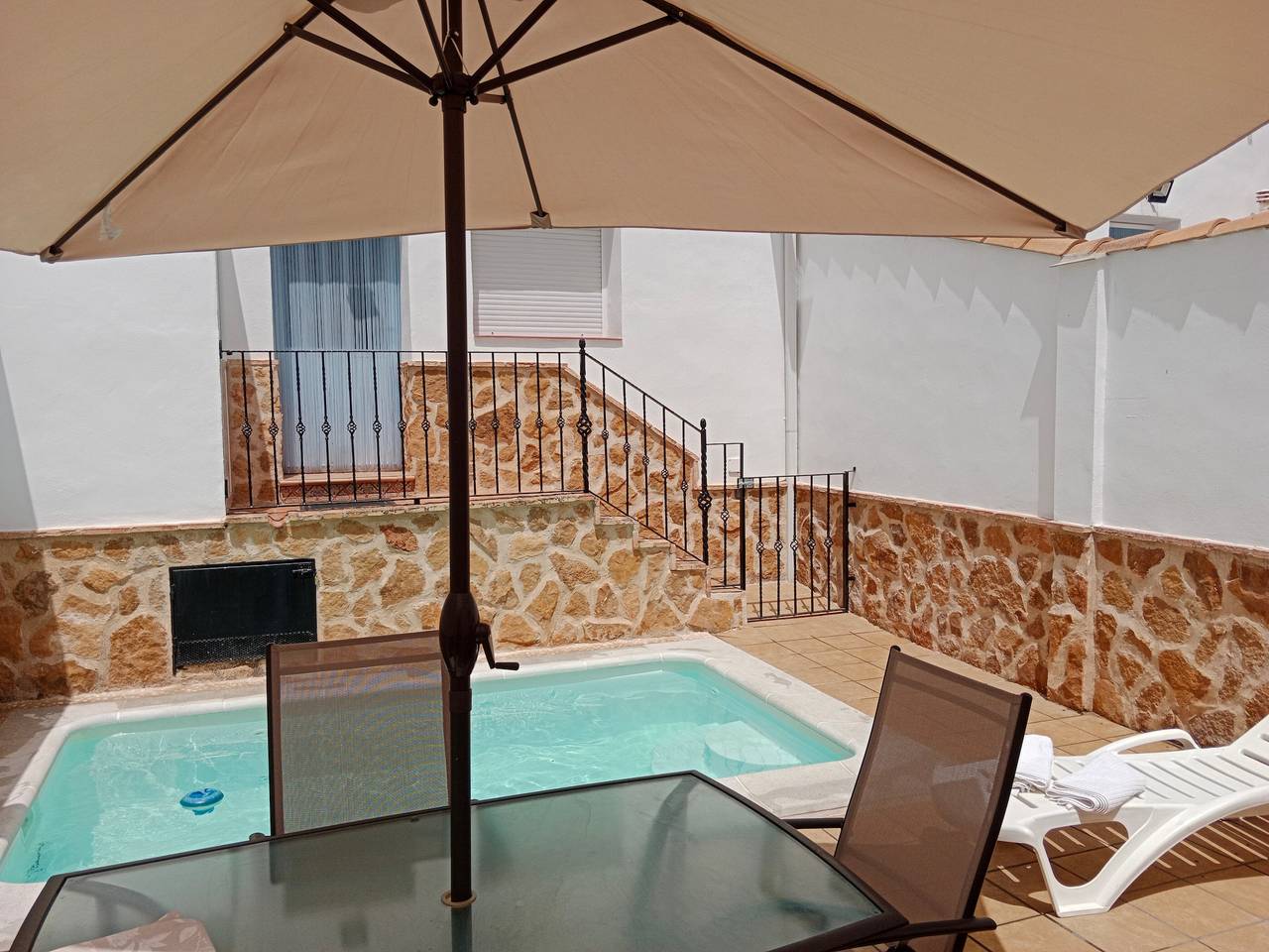Casa de vacaciones La Reconquista con piscina, jardín y Wi-Fi in Santa Elena, Sierra Morena