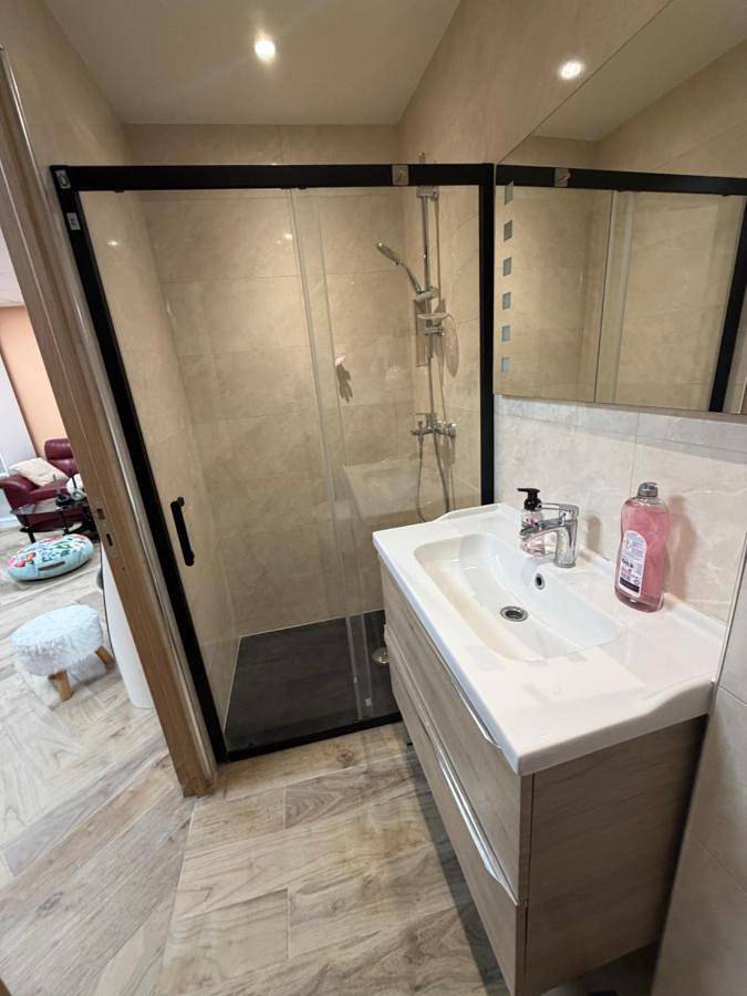 Chambre privée avec salle de bain in Domagné, Fougères-Vitré