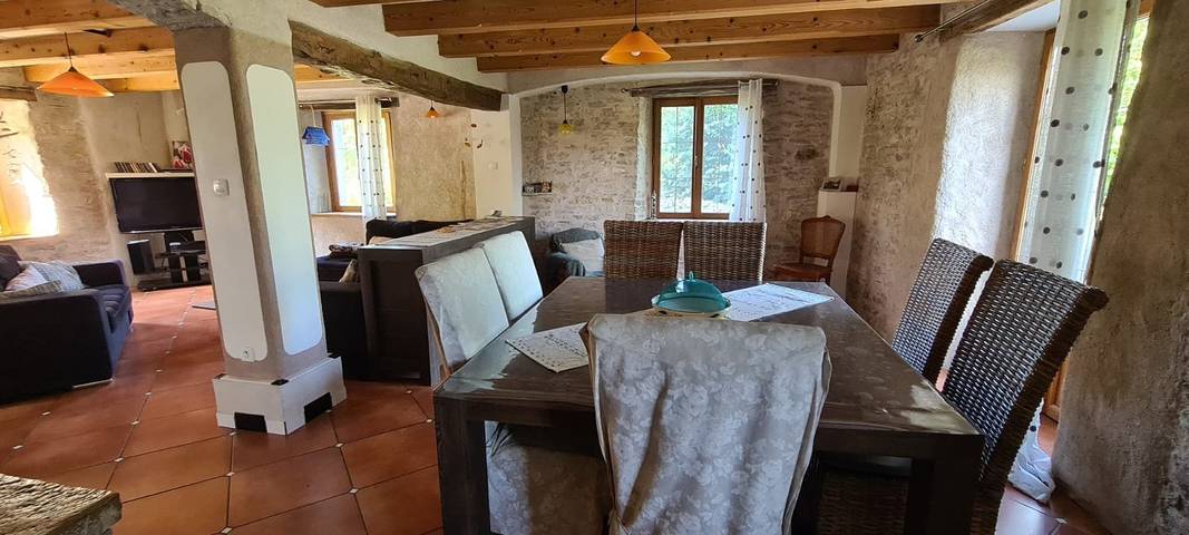 Gîte pour 10 personnes, avec jardin et terrasse dans le Doubs - 2