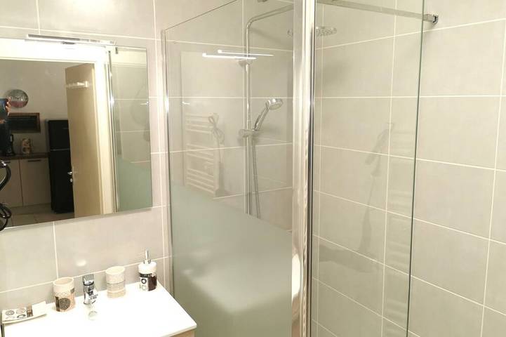 Gîte pour 4 personnes, avec terrasse et jardin dans Plage du Veillon - 4