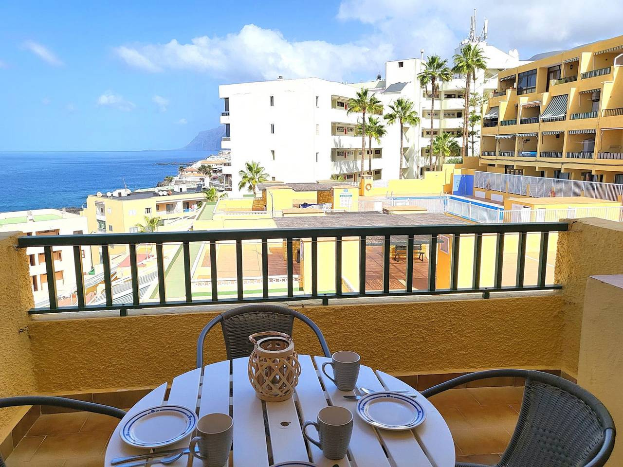 Appartement entier, Confortable appartement avec piscine, vue mer et parking privé à Playa de la Arena in Playa Neptuno (Santiago del Teide), Santiago del Teide