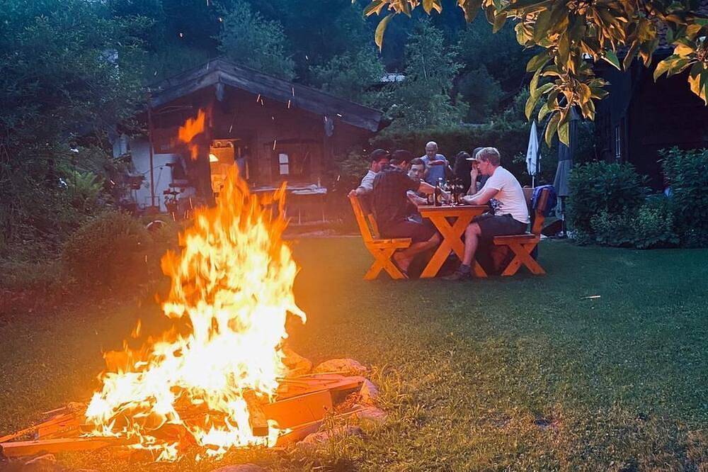 Ganze Wohnung, Haus Hager - Ferienwohnung im Dachgeschoss mit Südbalkon in Weissbach an der Alpenstrasse, Schneizlreuth