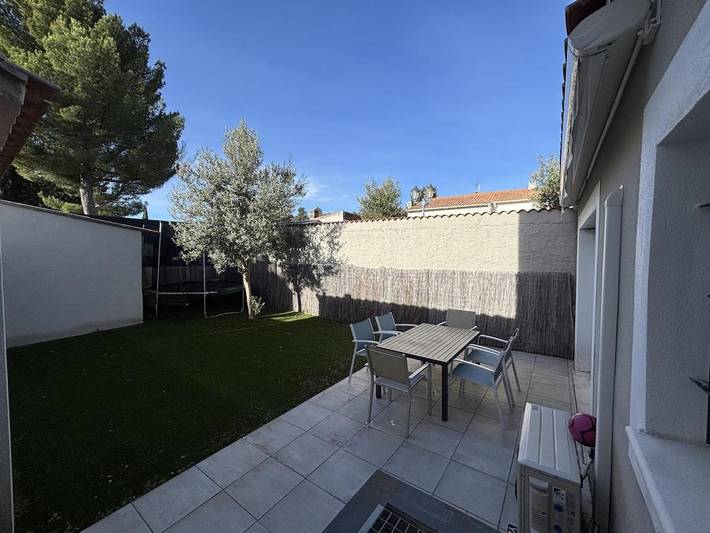 Location de vacances pour 11 personnes, avec terrasse ainsi que piscine et jardin, animaux acceptés à La Motte-d'Aigues - 2