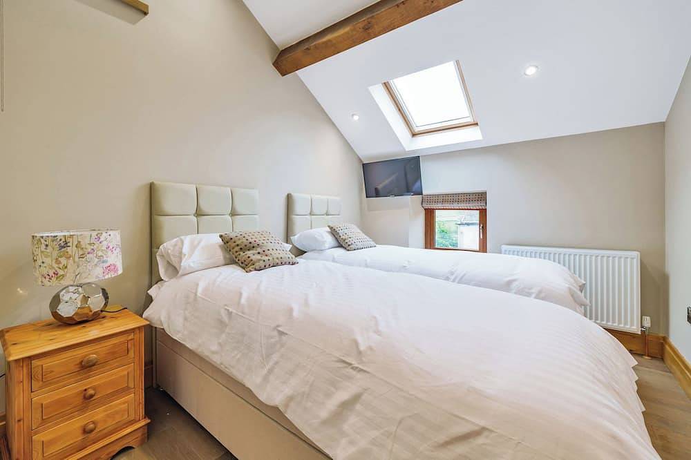 The Barn, pet friendly, character holiday cottage in Holmfirth in Holmfirth, West Yorkshire