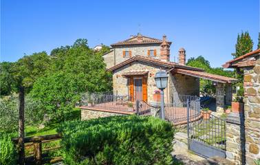 Location de vacances pour 19 personnes, avec jardin et piscine à Arezzo