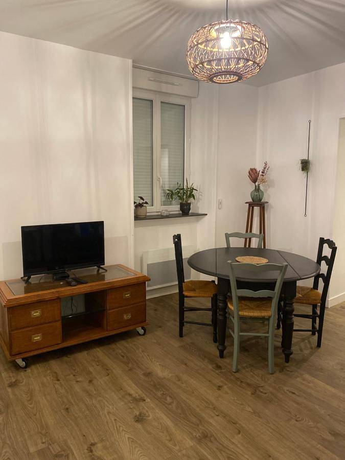 Appartement entier, One-Bedroom Apartment in Sartilly-Baie-Bocage, Côte de la Déroute