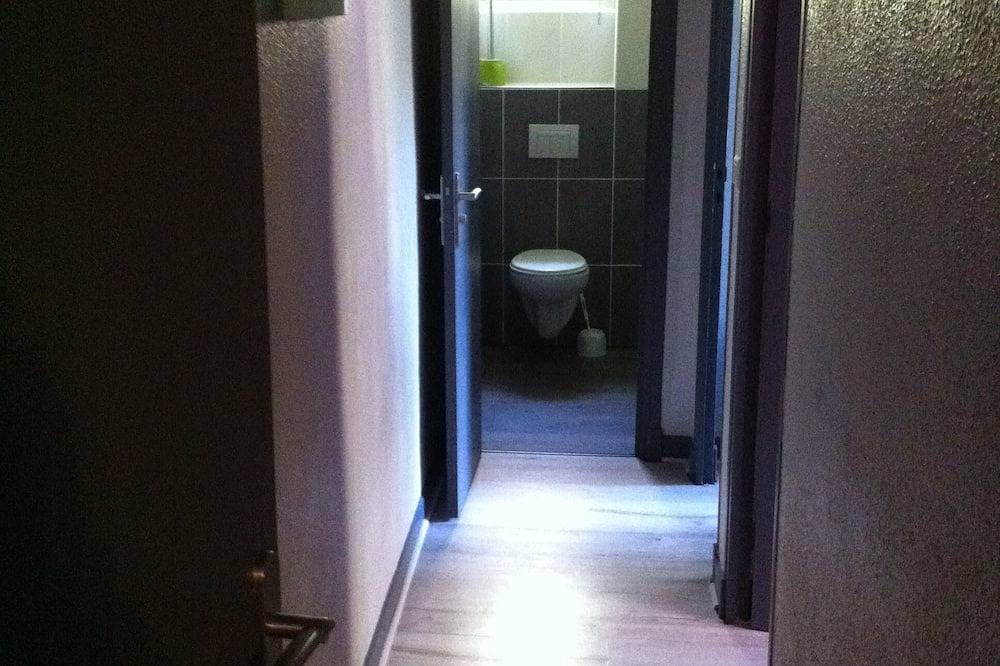Ganze Wohnung, Schöne T3 \"Design\", 4 *, ruhig im Garten, Stadtzentrum -2 Schlafzimmer, 2/5 Personen in Lourdes, Hautes-Pyrénées