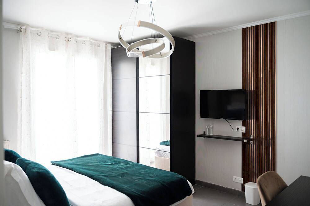 Luxury villa in Bussy, 12 minutes from Disneyland Paris - from 6 to 16 people in Bussy-Saint-Georges, Seine-et-Marne