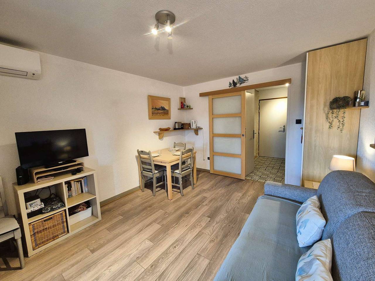 Appartement de vacances entier, Appartement 1 chambre, Wifi, plage à pied, climatisation in Saint-Mandrier-sur-Mer, Côte méditerranéenne (France)