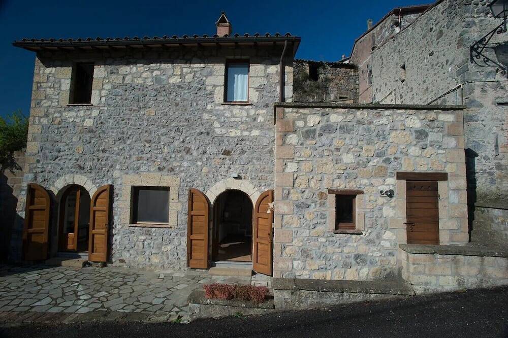 Tuffsteinbauernhaus, Terrasse und Garten, Haustiere erlaubt in Latera, Viterbo Provinz