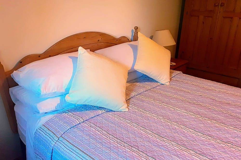 Lackaroe Cottage, family friendly in Garrykennedy, County Tipperary in Nenagh, Lough Derg