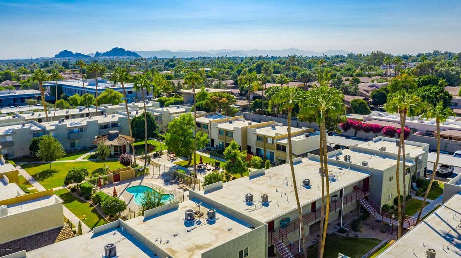 Entire apartment, Rustic Modern Townhouse Old Town 4 Heated Pools in Camelback Mountain, Scottsdale