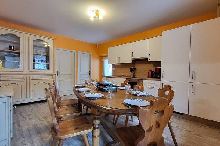 Gîte pour 8 personnes, avec balcon dans Glières-Val-de-Borne